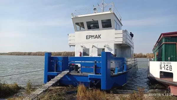 В Омской области спущен на воду буксир Ермак проекта 090