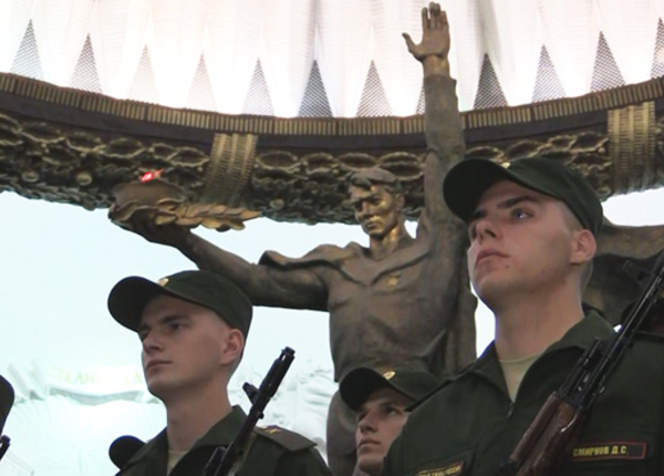 300 новобранцев элитного Преображенского полка приняли присягу в Москве