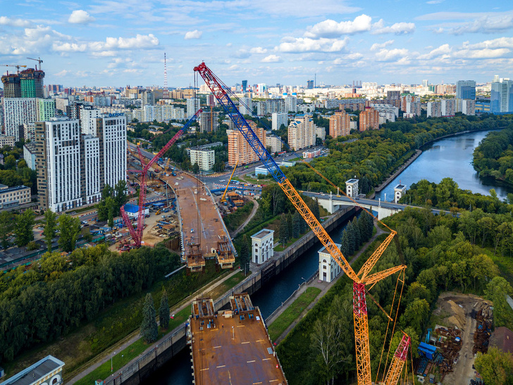 Строительство двух мостов через канал имени Москвы