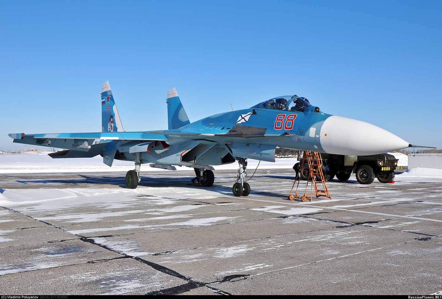 Фотография 33. Су-33 палубный истребитель. Корабельный истребитель Су-33. Су 27 палубный. Су-27 и Су-33.