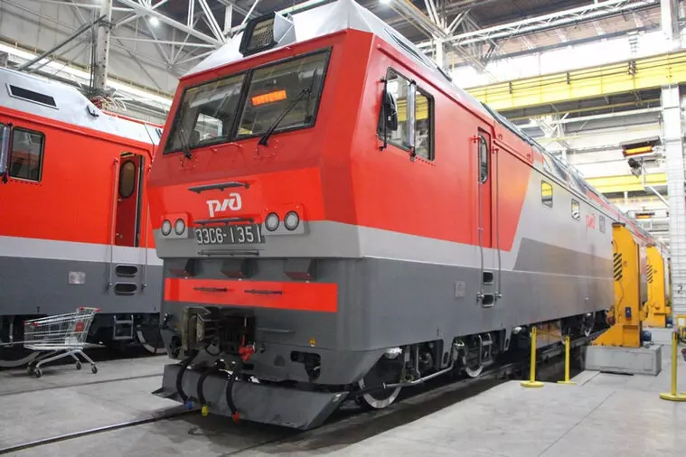 В России прошел испытания электровоз 3ЭС6 Синара с новой усиленной кабиной