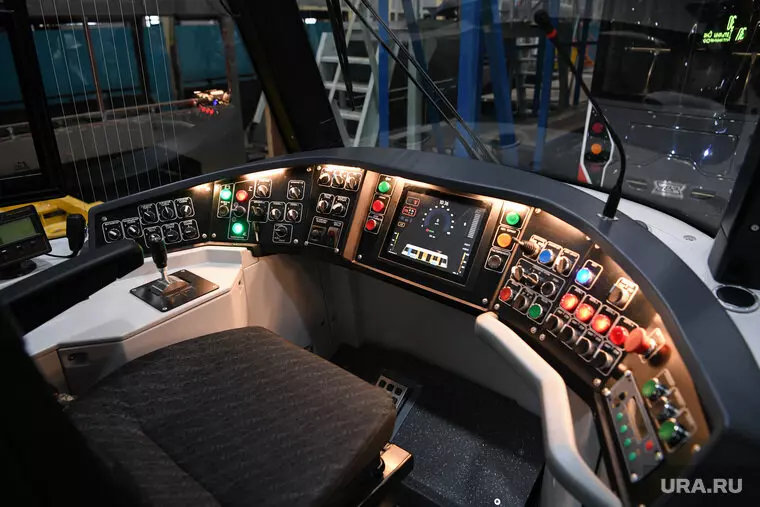 Картинка 4 для поста «трамвай: Уралтрансмаш показал новые трамваи для Екатеринбурга»