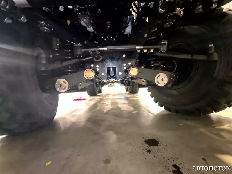 2 для новости «Санкт-Петербург: На бывшем заводе начали выпускать новые российские тяжелые грузовики»