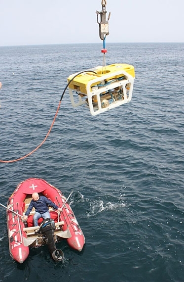 в условиях открытого моря на борту парусника "Надежда" прошли испытания подводного аппарата "МАКС-300"