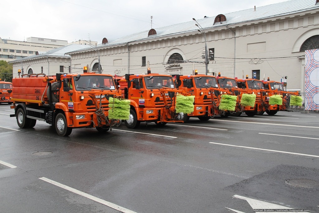 Москва техник. Парад техники ЖКХ В Москве. Коммунальная техника. Парад уборочной техники. Парад коммунальной техники.