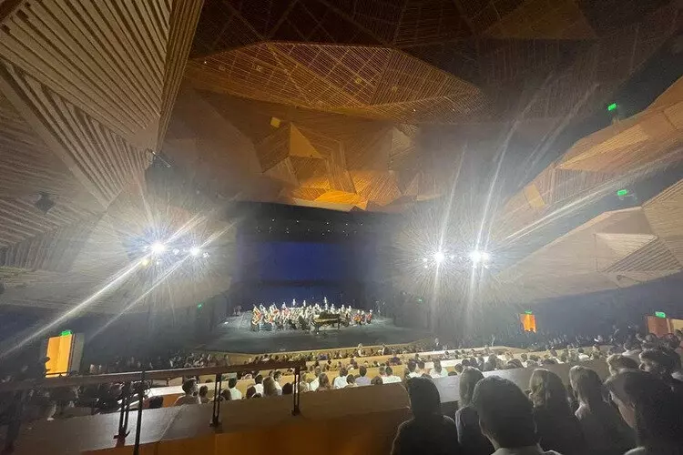 2 для статьи «Спорт: В Сочи открылся концертный комплекс Сириус»