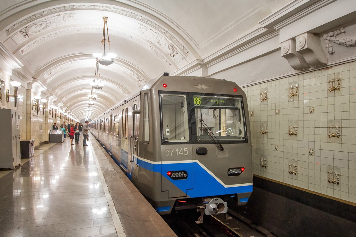 Все поезда московского метро