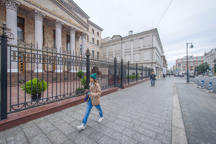 Покажи петровку. Улица Петровка после реконструкции. Парк на ул Петровка в Москве. Департамент культуры Петровка. Во Владимире Петровке Петровке Петровке.