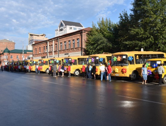 В районы Новосибирской области отправлены новые школьные автобусы