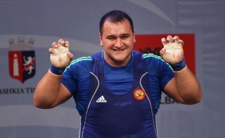 Руслан Албегов завоевал золотую медаль ЧМ по тяжелой атлетике