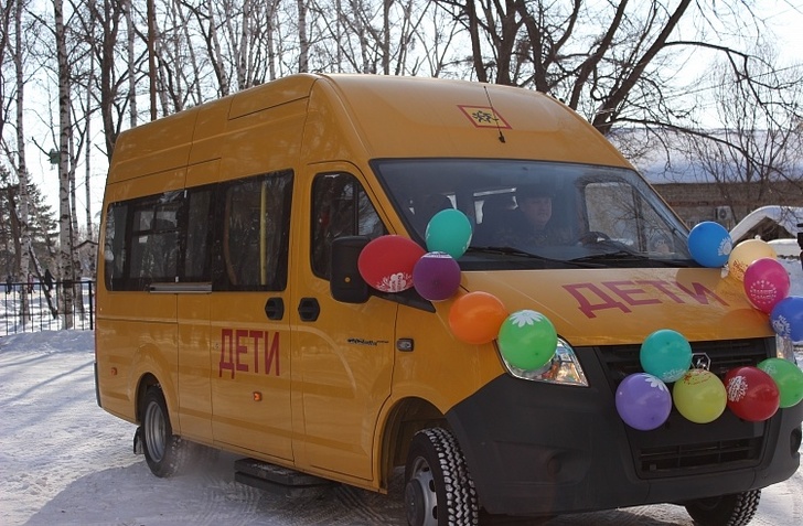 Новые школьные автобусы передали в Красноармейский район Приморья