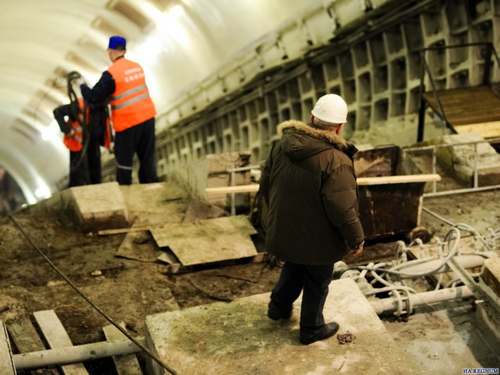 Вакансия метро бауманская. Начальник эскалаторной службы Московского метрополитена. Эскалаторная служба Московского метрополитена. Инженеры Московского метрополитена. Главный инженер Московского метрополитена.