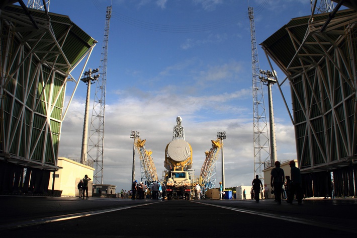 вывоз ракеты-носителя «Союз-СТ-Б» на стартовый комплекс в Гвианском космическом центре