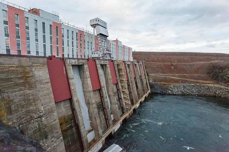 Самая северная в стране Усть-Хантайская ГЭС – уникальная гидроэлектростанция, вырубленная в скале