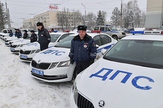 Сотрудникам ГИБДД Удмуртии сегодня вручили 24 новых патрульных автомобиля