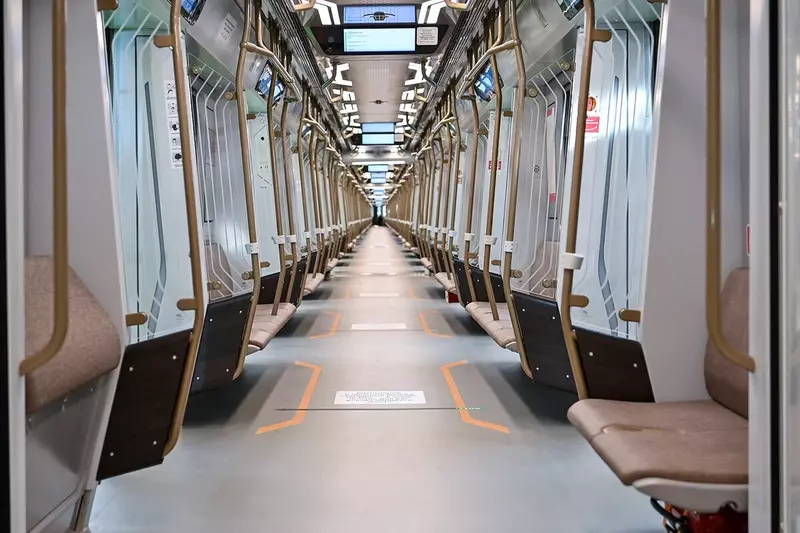 Картинка №2 для «спецтехника и логистика: На Замоскворецкой линии метро запустили поезда нового поколения Москва 2024»