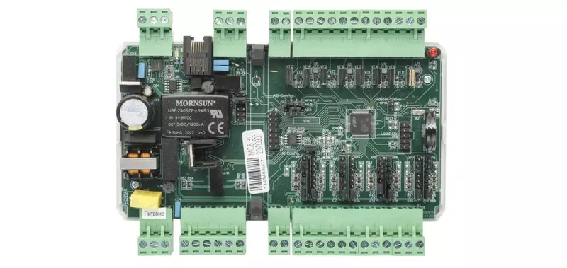 Корпус предназначен для использования только с разъемными клеммниками. На основной печатной плате по краям можно расположить и интерфейсные разъемы высотой до 12 мм