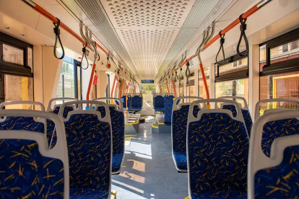 Компания ПК Транспортные системы представила серийный трёхсекционный трамвай