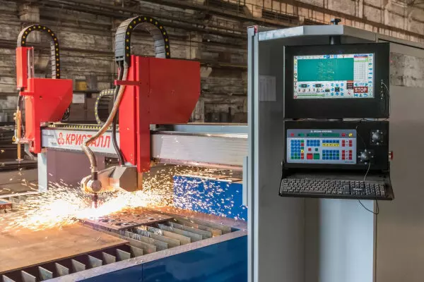 ЛугаМаш в ЛНР запустил новый станок плазменной резки