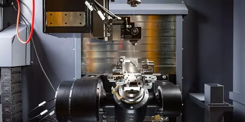 Лазеры и аппаратура представила станок СЛП530