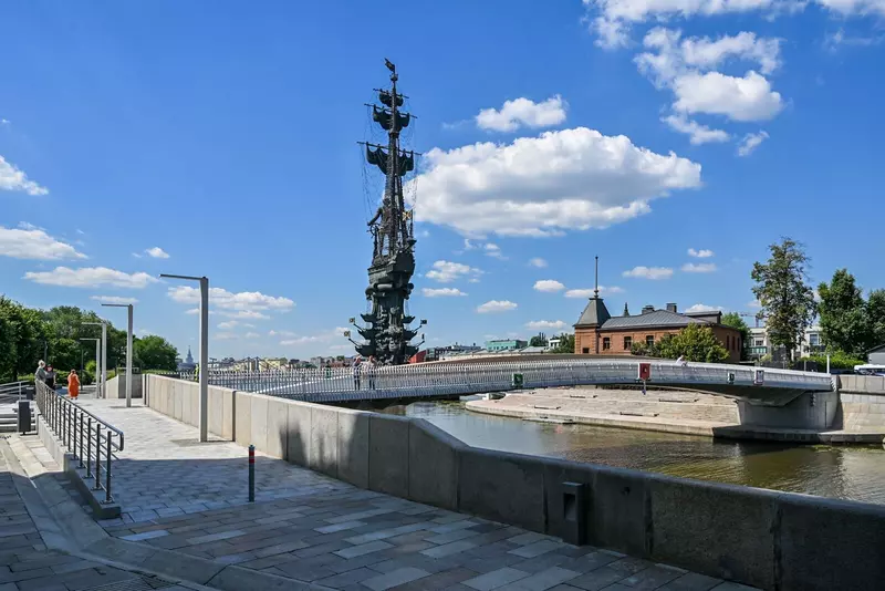 Фото 1 для новости «Дорожное строительство: В Москве открыт новый мост»