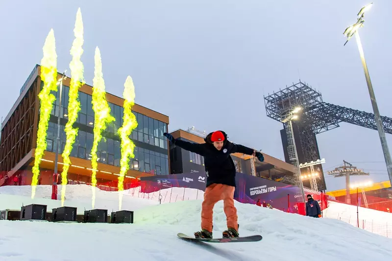 Картинка #4 для поста «Москва: В Москве на Воробьёвых горах открыли горнолыжный комплекс»