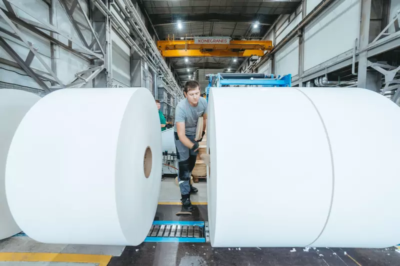 Бумкомбинат в Прикамье запустил производство бумаги для этикеток