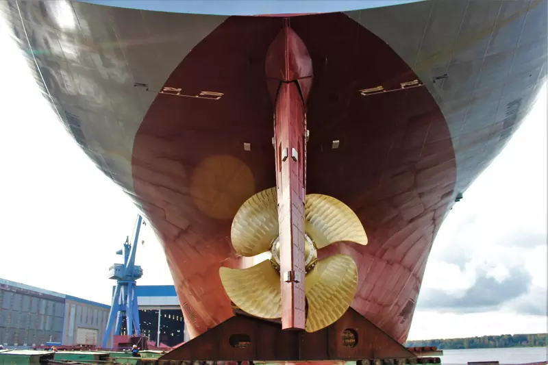 Фото №3 для «Ленинградская область: На Невском ССЗ спущен на воду средний морской танкер Василий Никитин проекта 23130»
