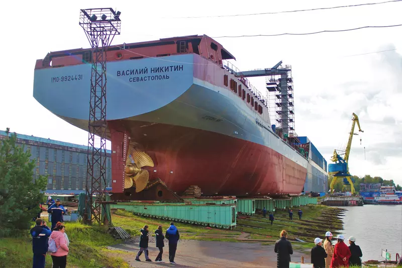 2 для новости «Невский судостроительно-судоремонтный завод: На Невском ССЗ спущен на воду средний морской танкер Василий Никитин проекта 23130»