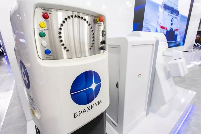 Брахиум наносит удар по раковой клетке