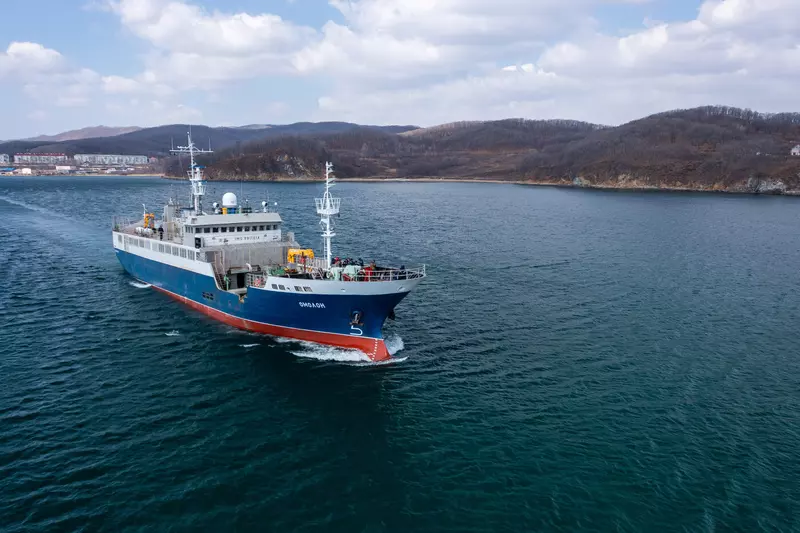 Краболовное судно Омолон передано заказчику