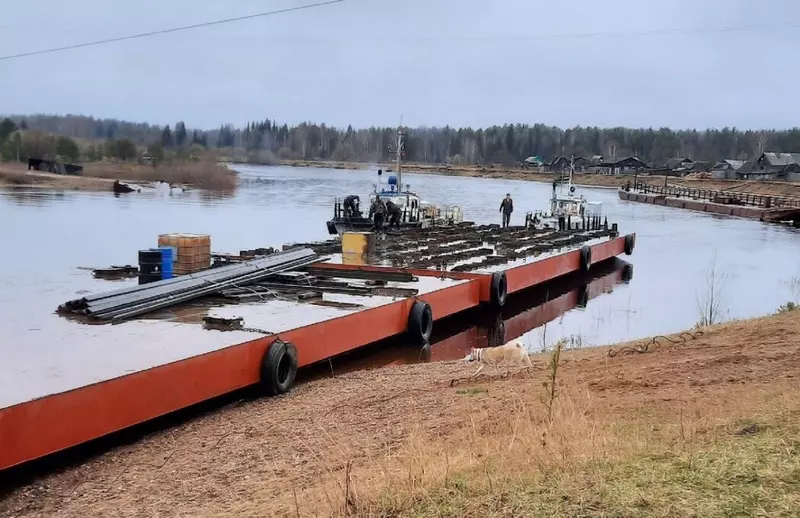 Фото 2 для поста «Коми: В республике Коми в сельское поселение Намск прибыл новый наплавной понтонный мост»