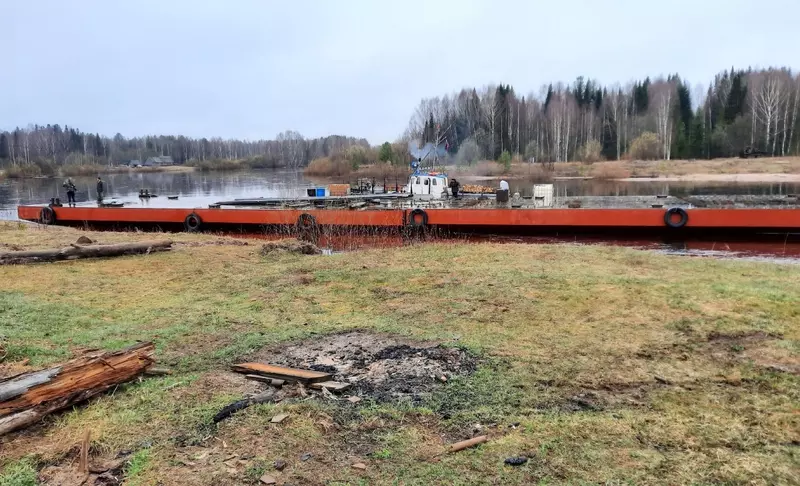 Иллюстрация 1 для «Судостроение и судоходство : В республике Коми в сельское поселение Намск прибыл новый наплавной понтонный мост»