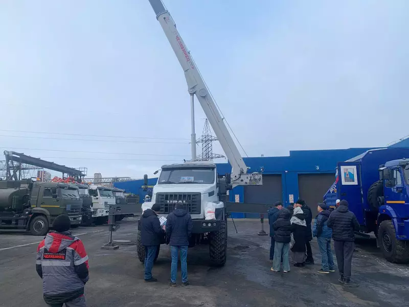 Российский завод выпустил новые модели автокранов