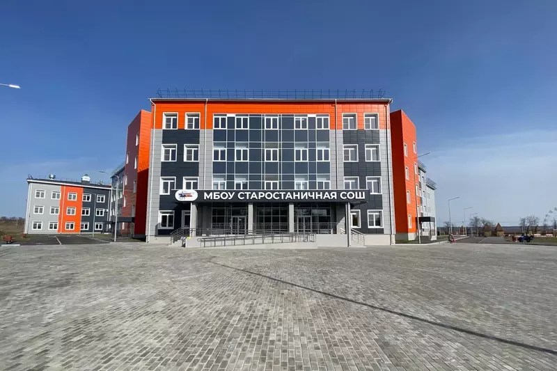 В Каменском районе Ростовской области новая Старостаничная школа приняла более 1000 учеников