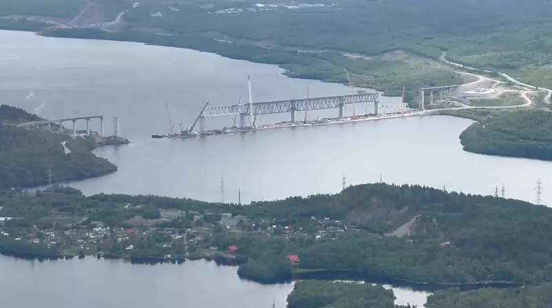 Картинка #1 для поста «Фотофакты: Строительство железнодорожного моста через реку Тулома в Мурманской области»