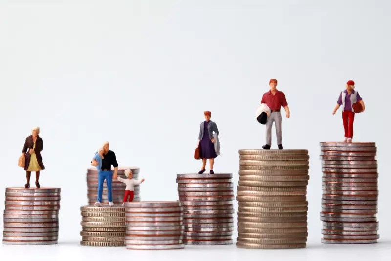 За последние 25 лет уровень неравенства по заработным платам в России сократился почти в два раза