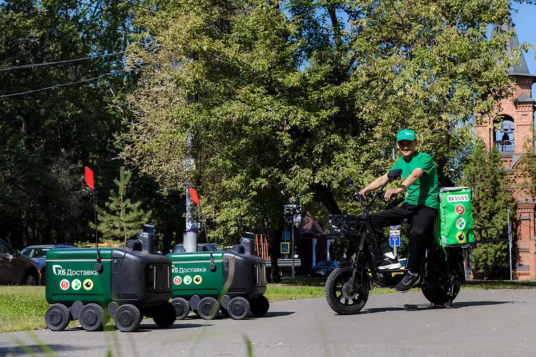 Фото #4 для поста «Роботы-курьеры: Из Пятёрочек запустили собственную доставку заказов с помощью роботов»