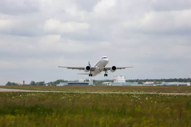 Иллюстрация №2 для публикации «МС-21: Стартовали сертификационные испытания лайнера МС 21 с российскими системами»