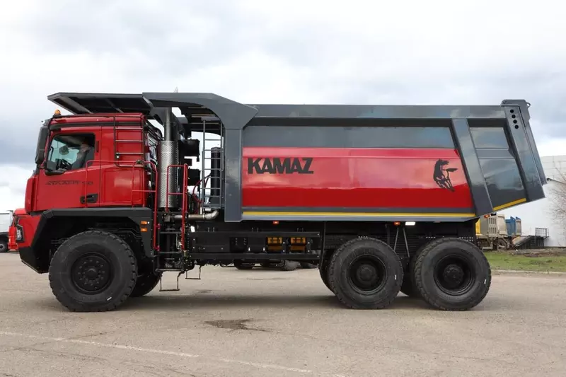 Изображение 2 для новости «спецтехника и логистика: КАМАЗ представил суперсовременный карьерный самосвал»
