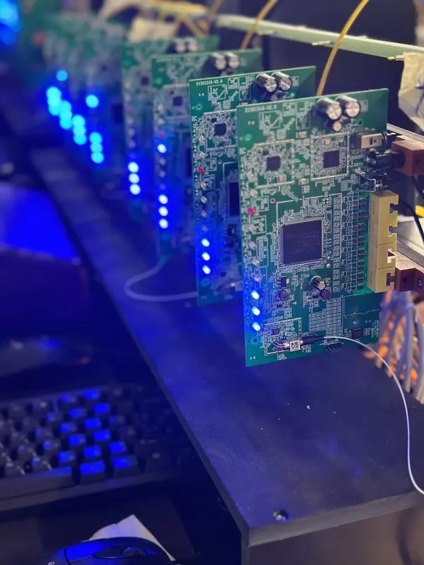 2 для публикации «электротехника и приборы: Искра Технологии запустила серийное производство роутеров в Екатеринбурге»