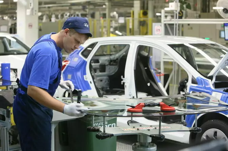 В России выпуск легковых авто в мае 2023 года вырос в 11 раз по сравнению с маем прошлого года