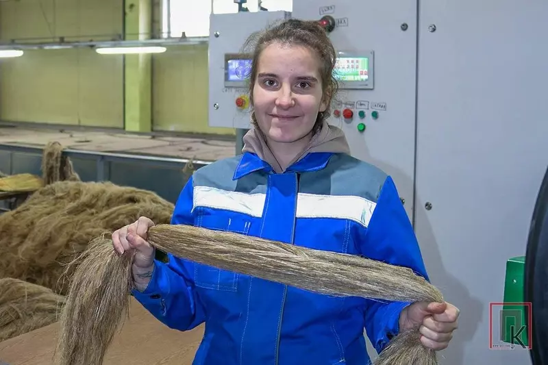 Фото №2 для публикации «экспорт: На Поставском льнозаводе в Белоруссии введена российская линия переработки»