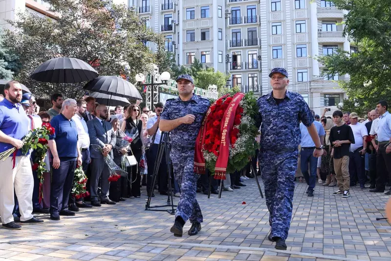 #3 для «Дагестан: Памятник Герою России Магомеду Нурбагандову открыли в Махачкале»