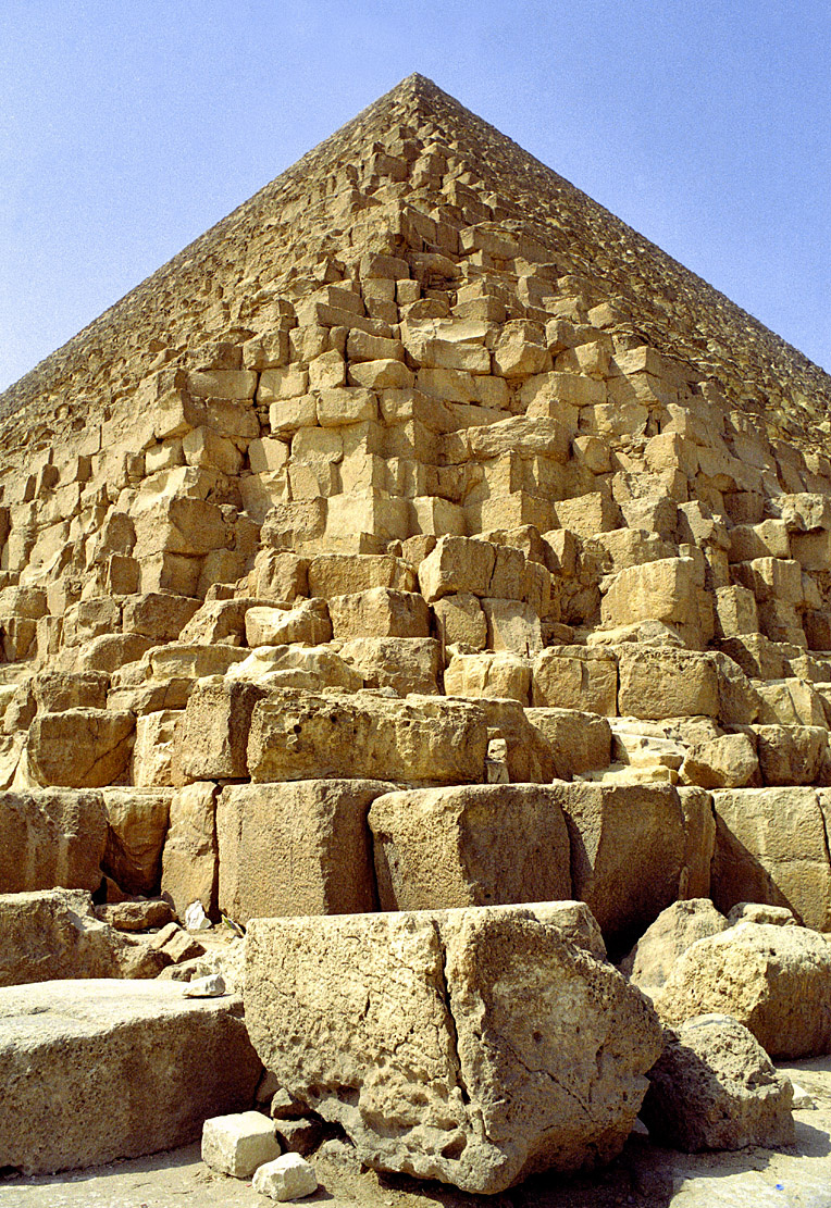 Построенный в древности. Пирамида Тутанхамона, пирамида Хеопса.. Пирамида Хеопса в древности. Каменные блоки пирамиды Хеопса. Стройка пирамиды Хеопса.