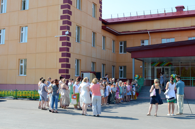 Поликлиника ноябрьск изыскателей. Детская поликлиника Ноябрьск. Город Ноябрьск больница.