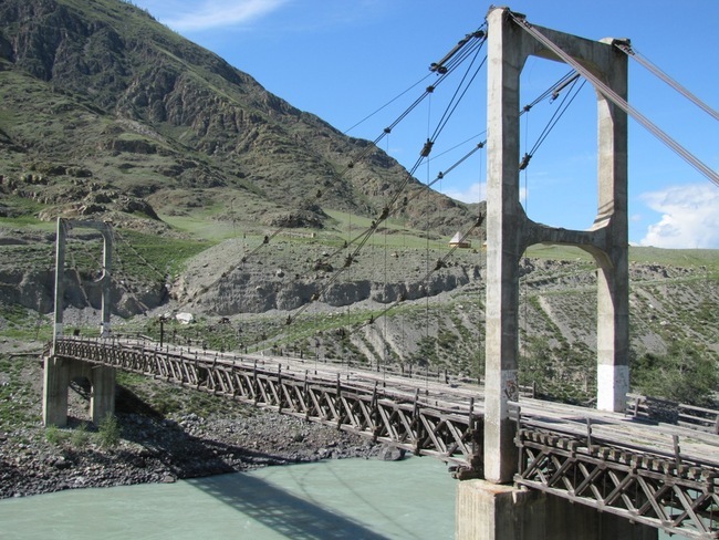 Висячий мост через Катунь у села Иня (Цаплинский мост)