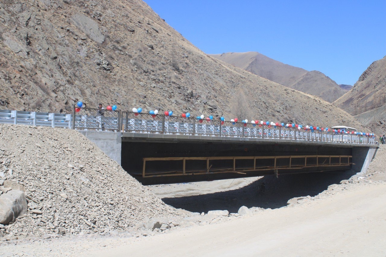 В отдаленном Монгун-Тайгинском районе Тувы открыли новый мост через горную реку