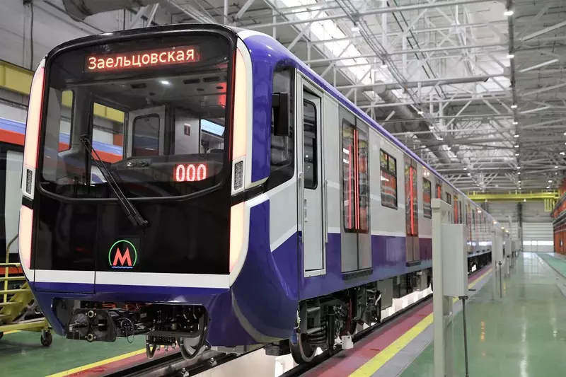 Трансмашхолдинг отправил в Новосибирск первый поезд метро