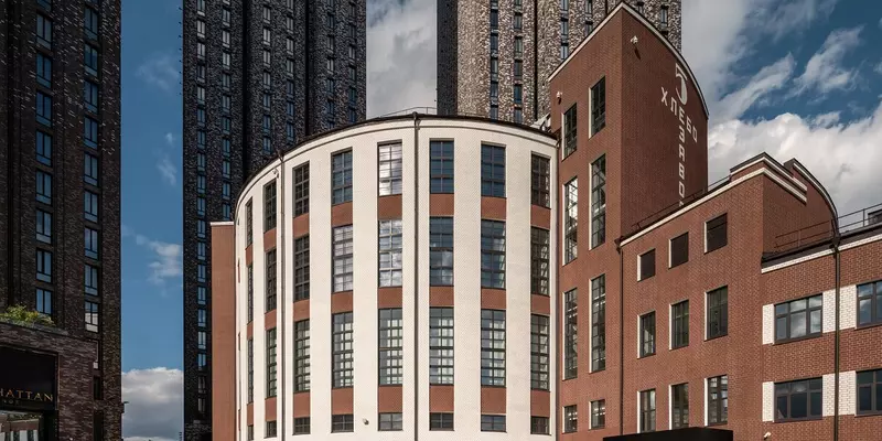 Картинка №3 для «Общество: Открылся культурный центр Зотов в Москве»